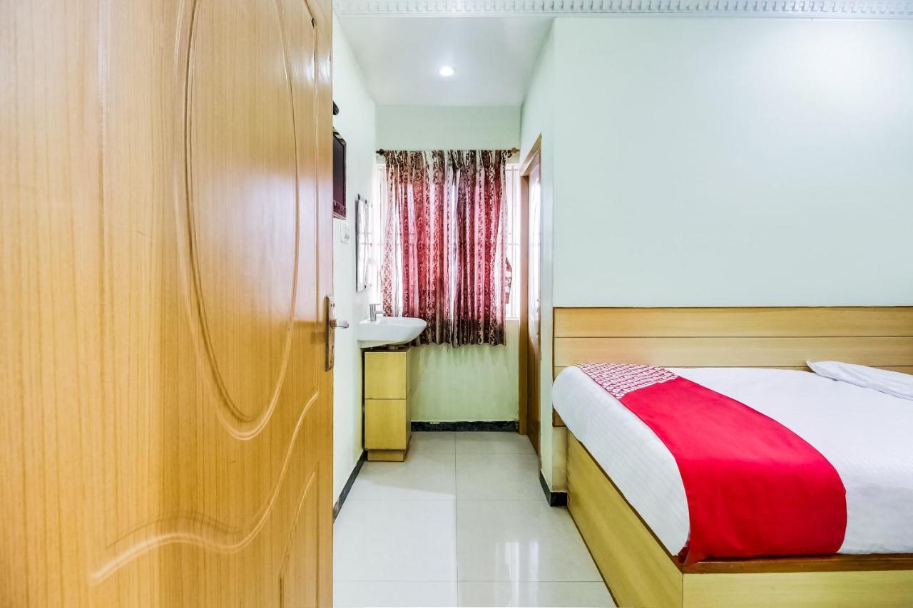 Oyo 70841 Hotel Anjali Residency Velur Buitenkant foto